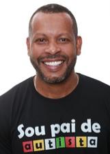 LEON GOMES